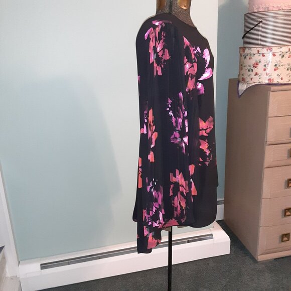 VINCE CAMUTO LADIES BLOUSE TOP ACCORDION SLEEVES LARGE BLACK W/RED & PINK FLOWER - Picture 2 of 5